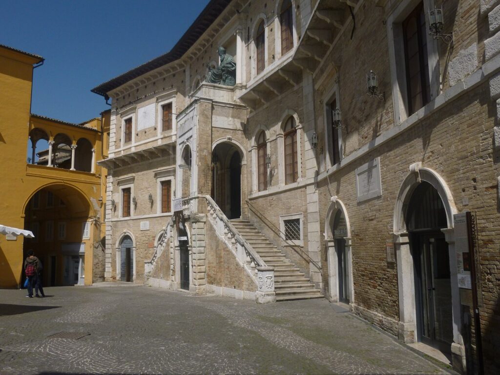 Palazzo dei Priori (Fermo)
