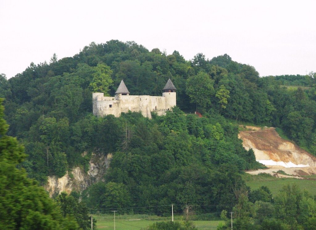 Novigrad Castle: A Frankopan Stronghold in Croatia 2 Novigrad castle (Novigrad na Dobri)