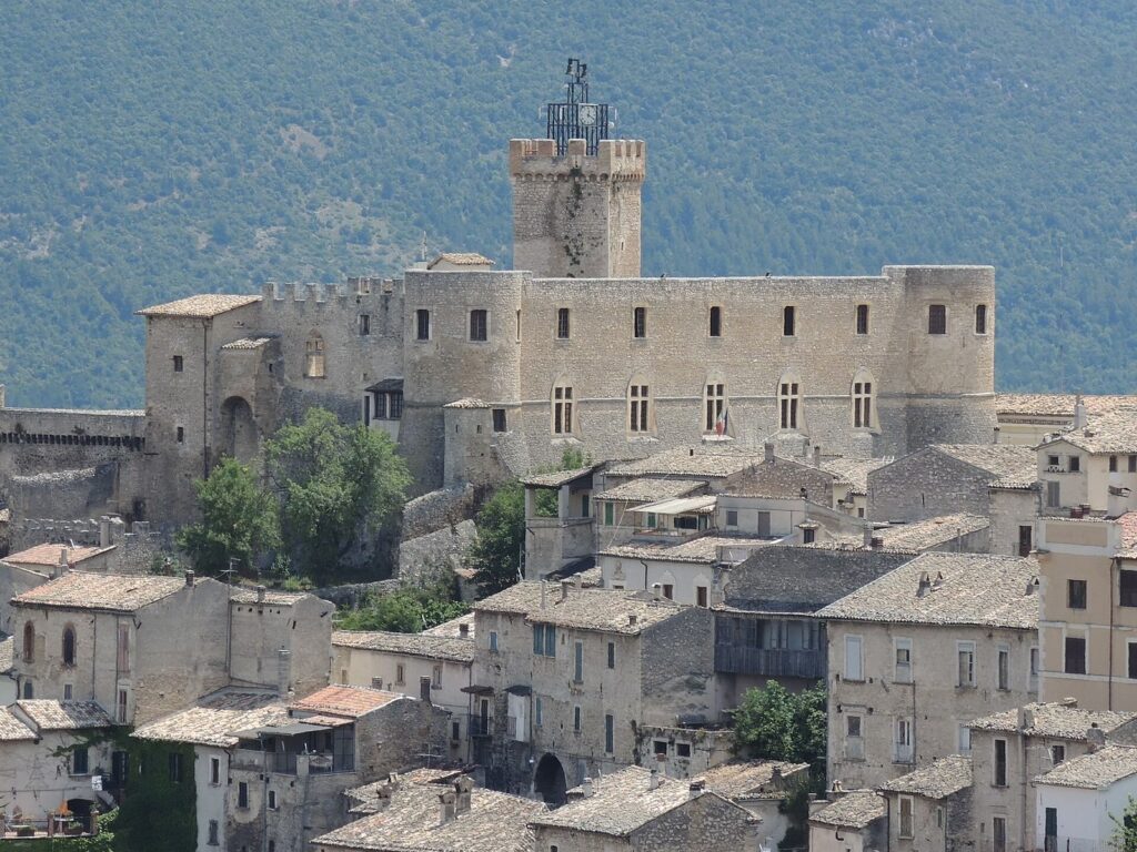 Piccolomini Castle, Capestrano: A Fortress and Residence 2 Piccolomini Castle, Capestrano