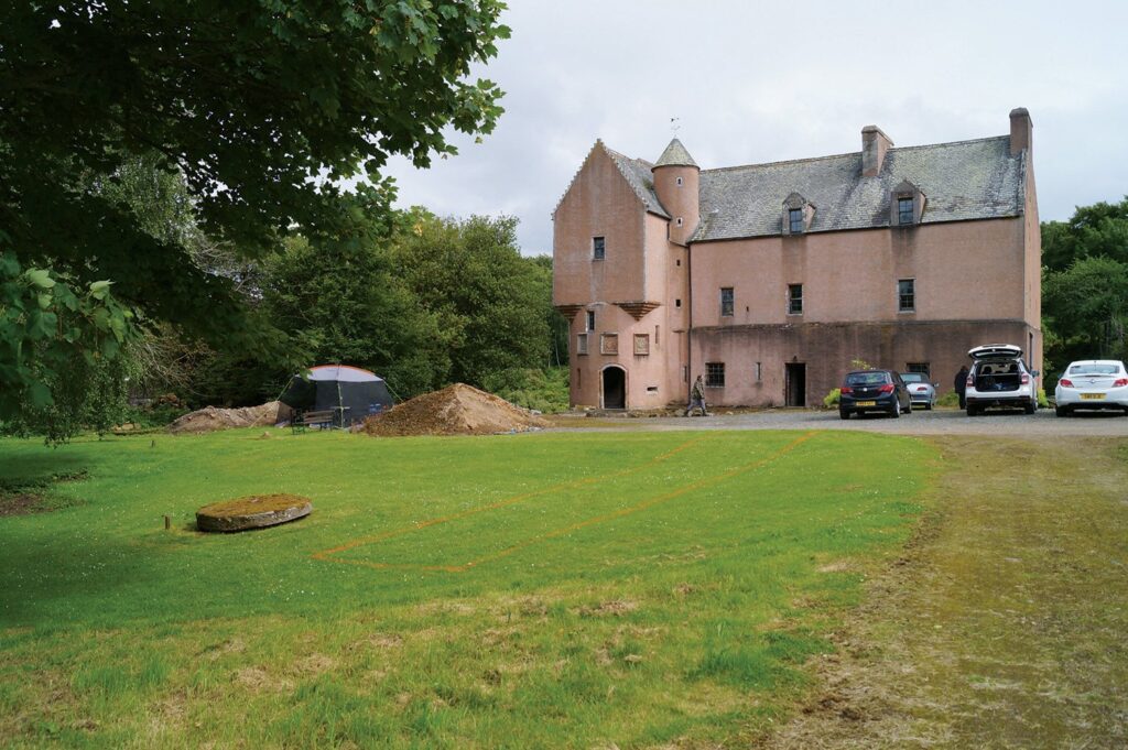 Druminnor Castle: A Scottish Tower House 1 Druminnor Castle