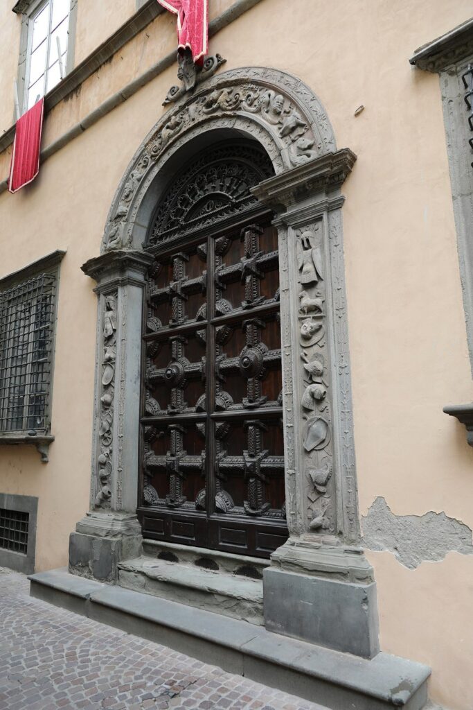 Palazzo Orsetti: A Historic Palace and Municipal Building in Lucca 1 Palazzo Orsetti