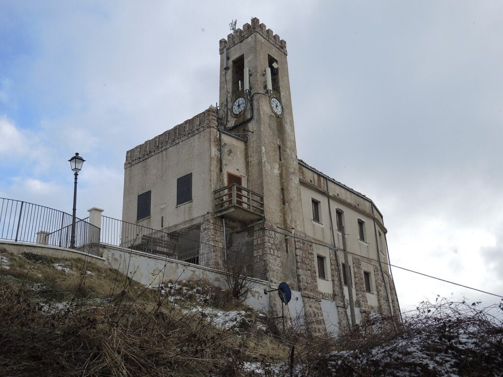 Gamberale Castle: A 14th-Century Fortress in Italy 1 Castello di Gamberale