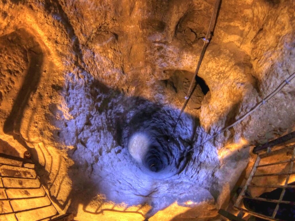 Derinkuyu Underground City: A Multilevel Refuge in Turkey 1 Derinkuyu underground city