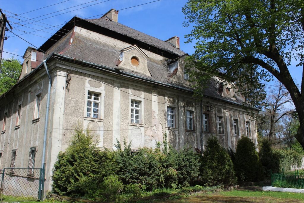 Sarny Summer Palace: A Baroque Family Residence in Poland 1 Sarny summer palace