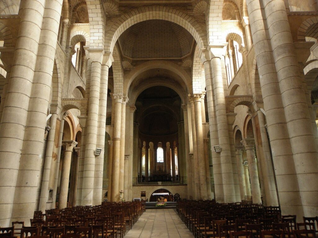 Church of Saint-Hilaire-le-Grand: A Romanesque Collegiate Church 2 Church Saint-Hilaire le Grand