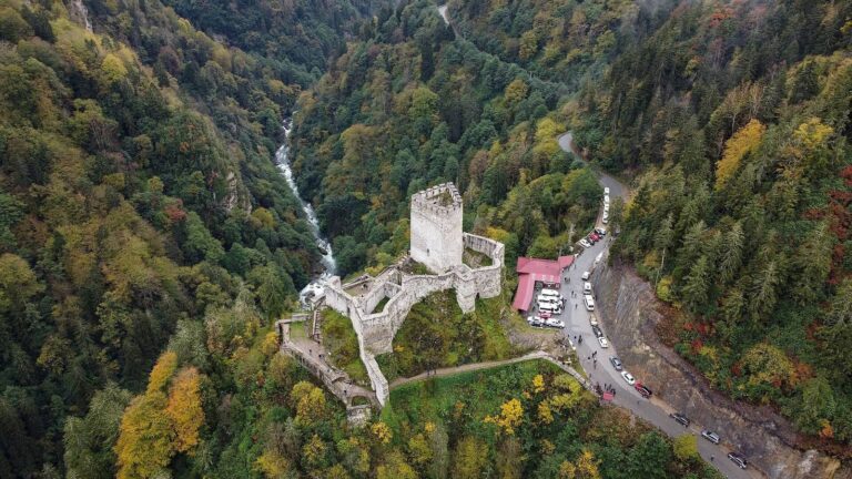 Castle Directory: Explore Castles, Fortresses and Palaces 1 Zilkale: A Medieval Castle in Turkey