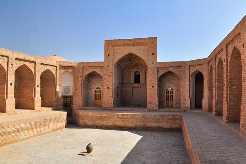 Sarayan Caravanserai: A Safavid-Era Roadside Inn in Iran 1 Sarayan Caravanserai