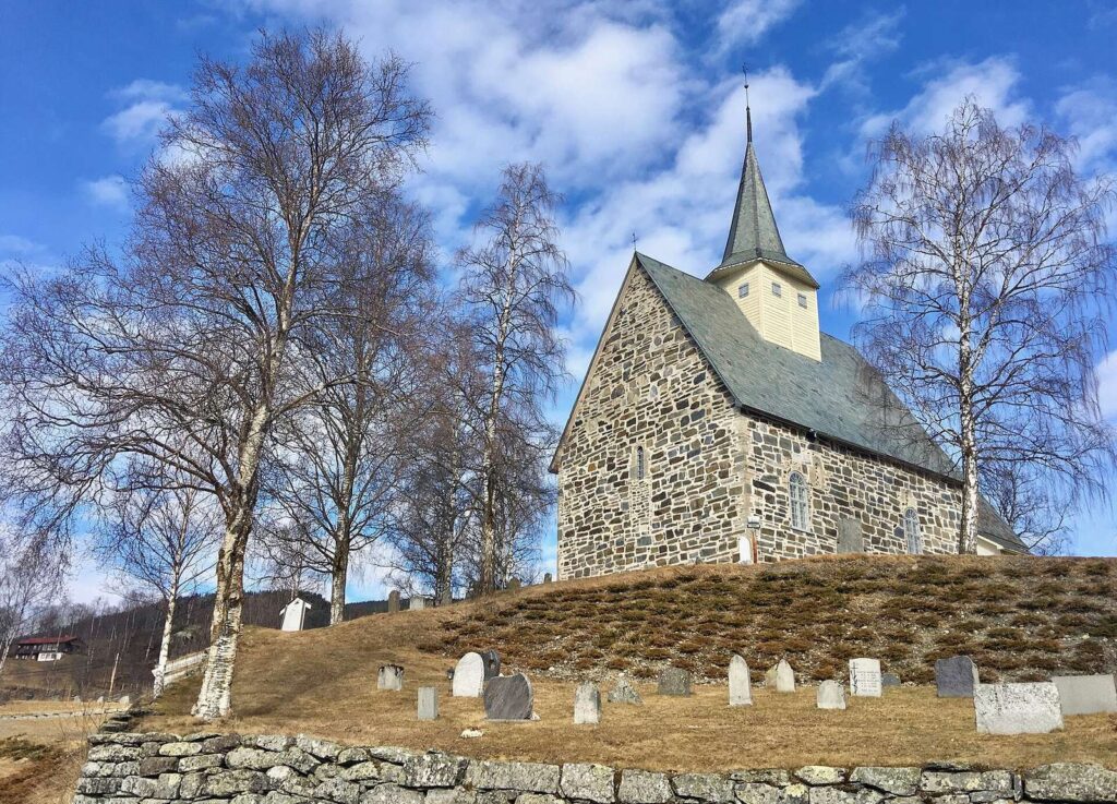 Slidredomen: A Romanesque Church in Slidre, Norway 1 Slidredomen