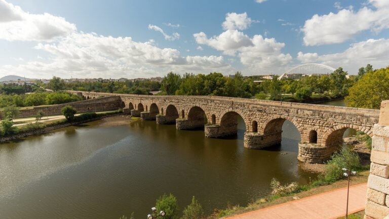 Roman Bridge of Mérida: An Ancient Crossing of the Guadiana