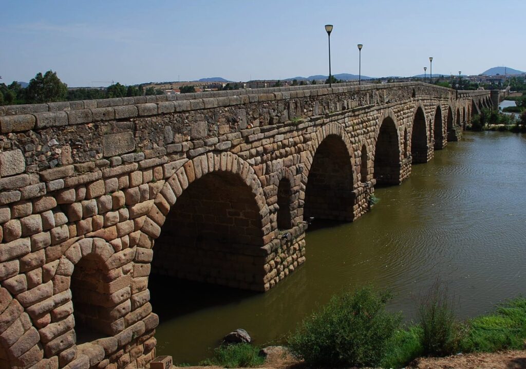 Roman Bridge of Mérida: An Ancient Crossing of the Guadiana 2 Roman Bridge of Mérida