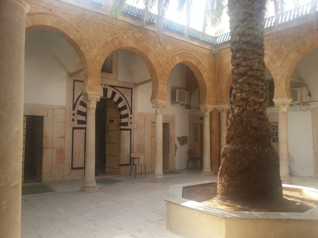 Madrasa of Ennakhla: An Eighteenth-Century Islamic School in Tunis 1 Madrasa of Ennakhla