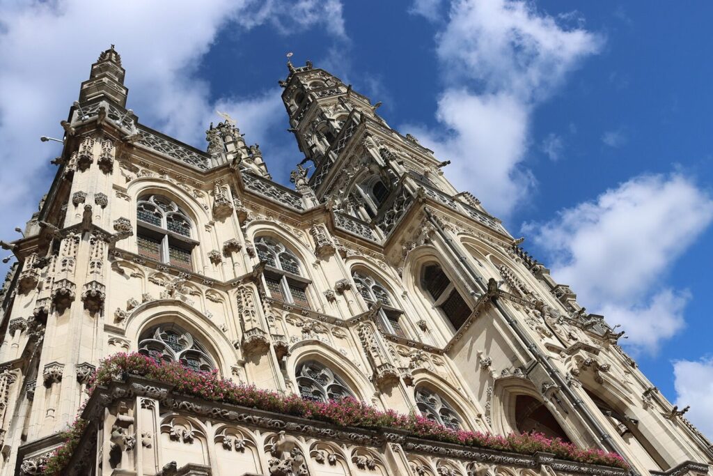 Oudenaarde Town Hall: A Sixteenth-Century Civic and Commercial Building 1 Oudenaarde Town Hall
