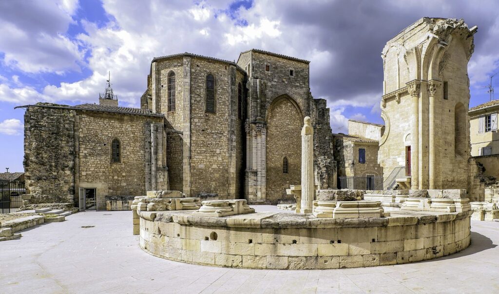Abbey of Saint-Gilles: A Benedictine Pilgrimage Monastery in France 4 Abbey of Saint-Gilles