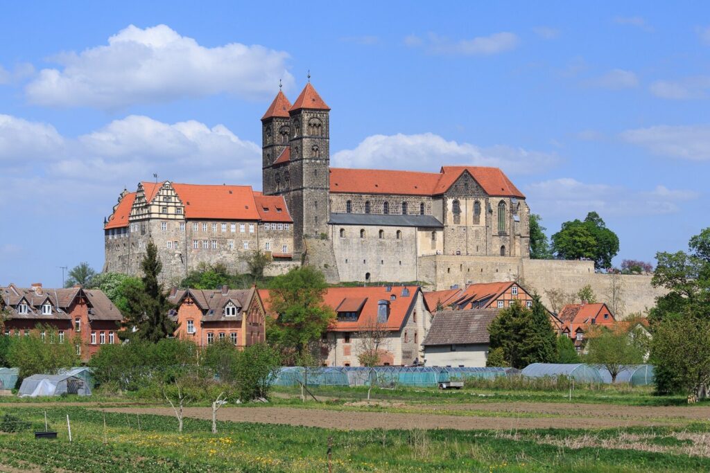 Collegiate Church of St. Servatius: Quedlinburg’s Romanesque Collegiate Church 2 Stiftskirche St. Servatius