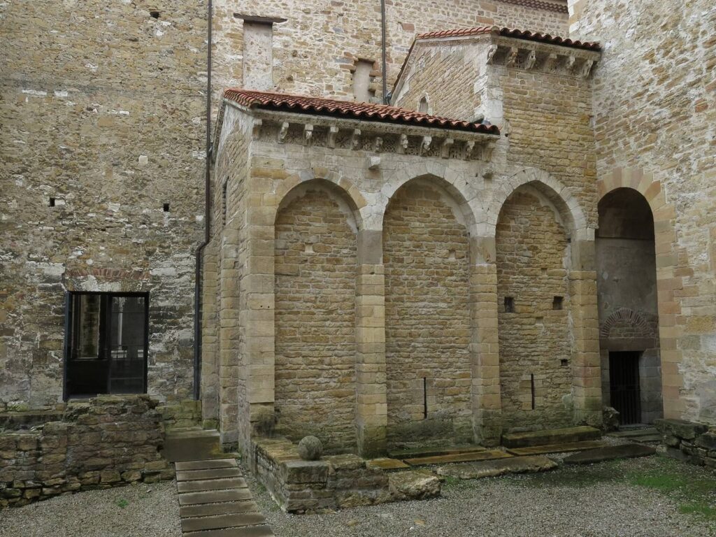 Cámara Santa: The Pre-Romanesque Relic Chapel of Oviedo Cathedral 3 Cámara Santa