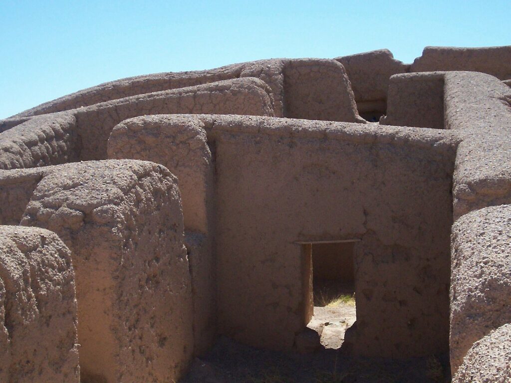 Casas Grandes (Paquimé): A Mogollon Settlement in Chihuahua, Mexico 1 Casas Grandes