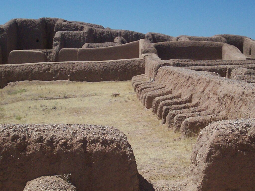 Casas Grandes (Paquimé): A Mogollon Settlement in Chihuahua, Mexico 2 Casas Grandes