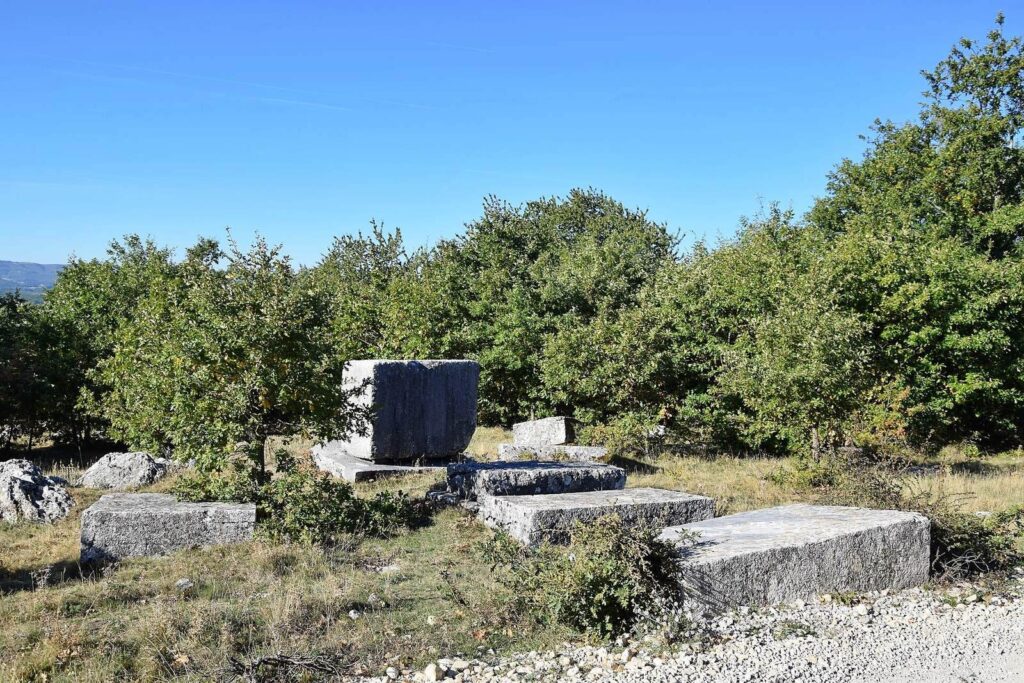 Kalufi Necropolis: A Medieval Stećak Cemetery in Bosnia and Herzegovina 1 Kalufi necropolis