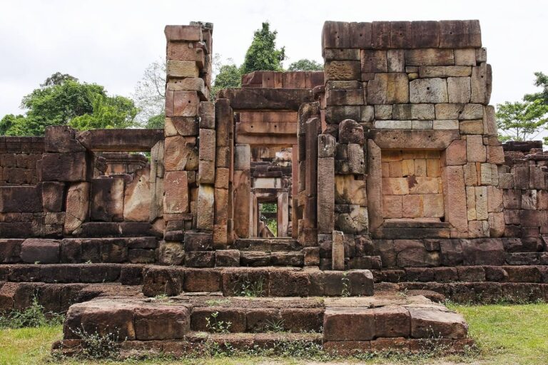 Prasat Ta Muen Thom: An 11th-Century Khmer Hindu Temple at the Thai-Cambodian Border