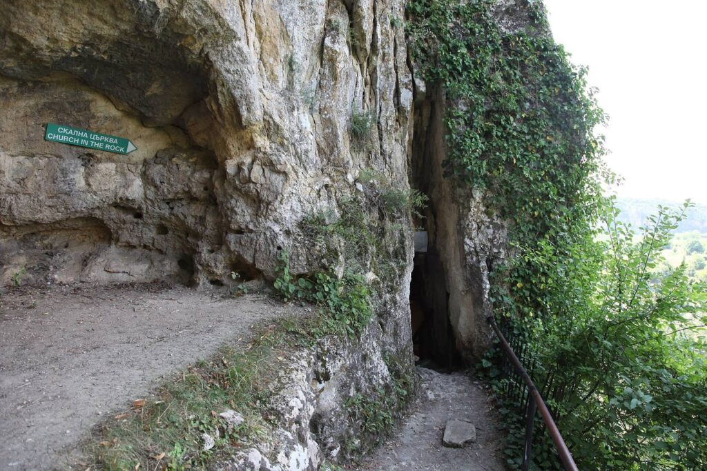 Rock-hewn Churches of Ivanovo: A Medieval Orthodox Monastic Complex in Bulgaria 1 Rock-hewn Churches of Ivanovo