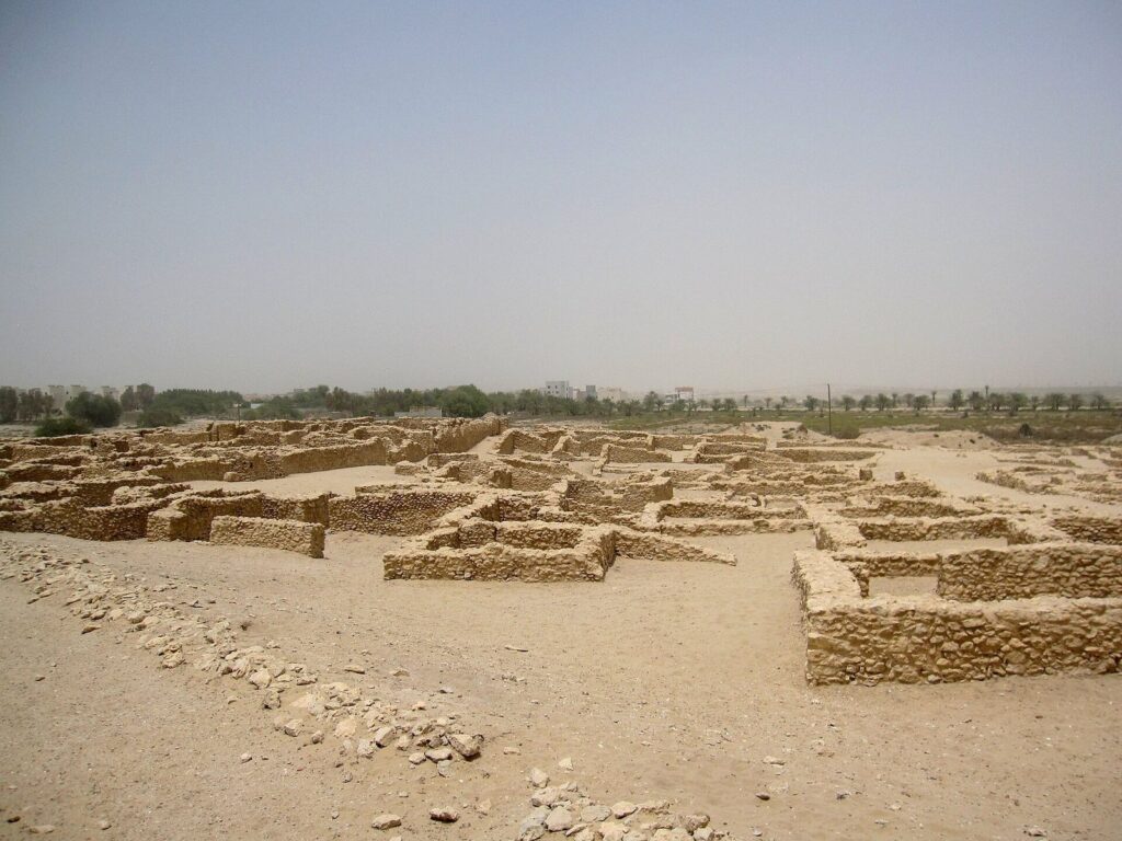 Dilmun Burial Mounds: A Bronze Age Burial Complex in Bahrain 1 Dilmun Burial Mounds