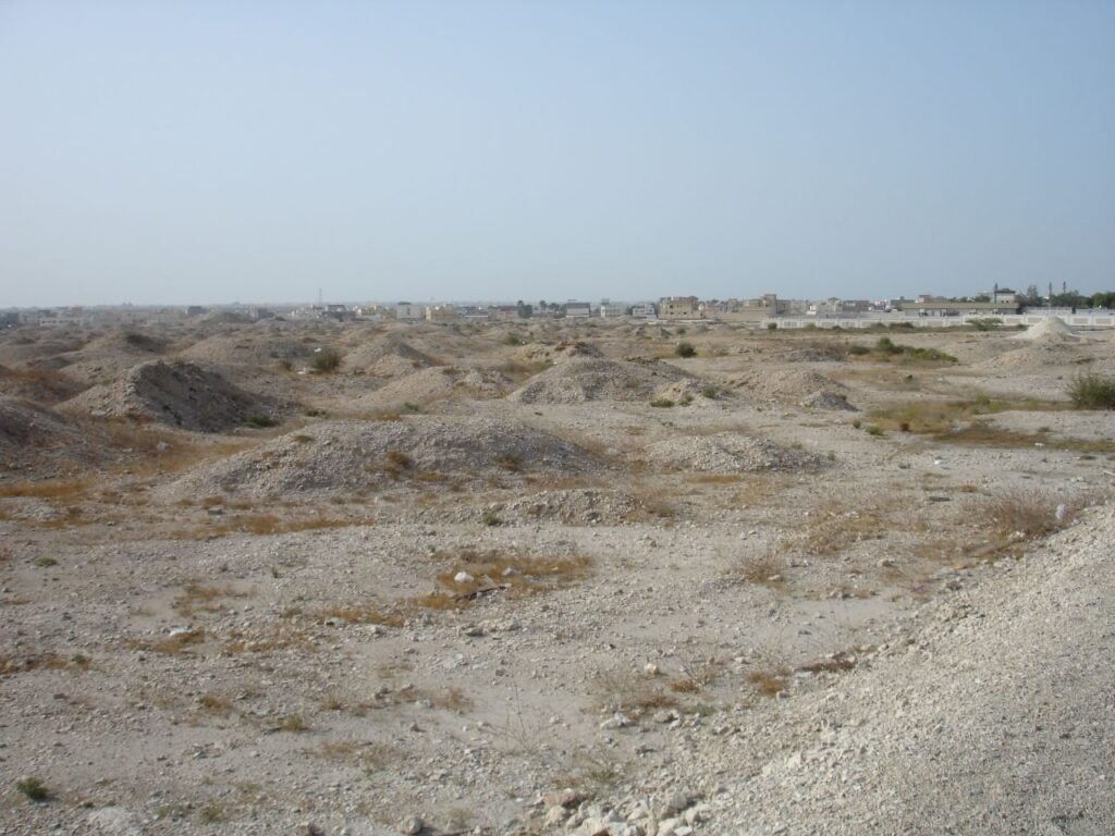Dilmun Burial Mounds: A Bronze Age Burial Complex in Bahrain 2 Dilmun Burial Mounds