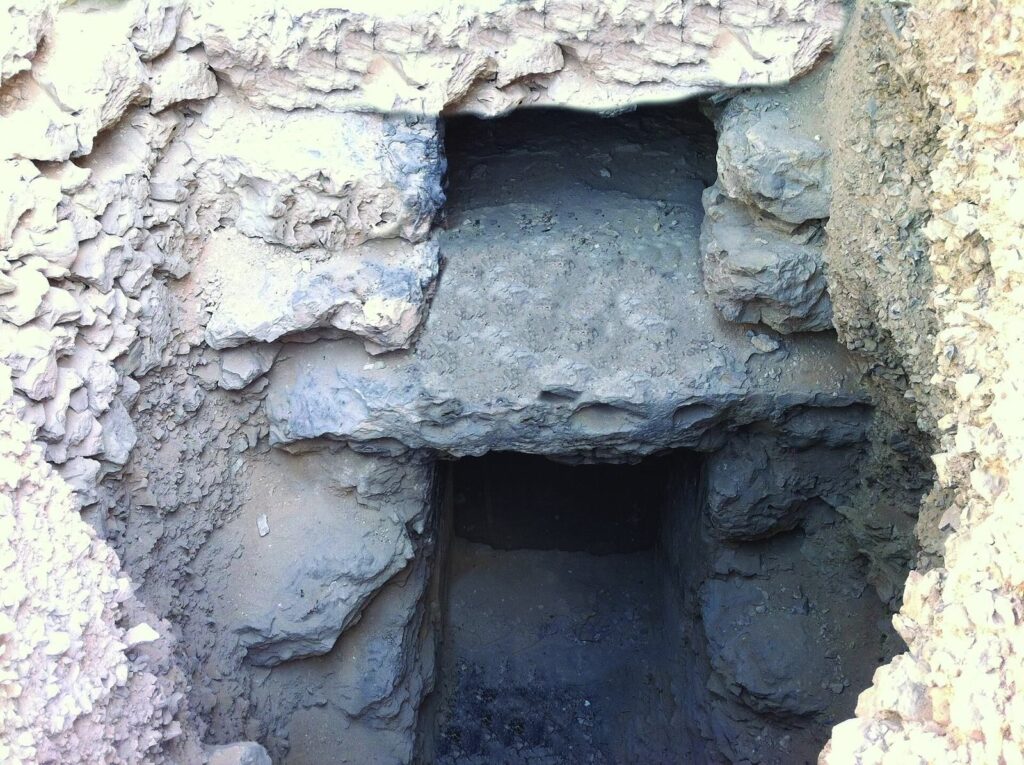 Dilmun Burial Mounds: A Bronze Age Burial Complex in Bahrain 3 Dilmun Burial Mounds