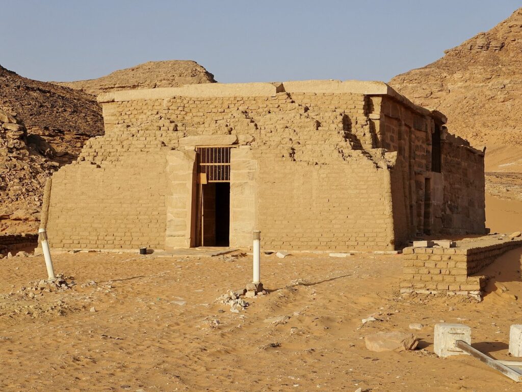 Temple of Amada: An Ancient Egyptian Temple in Nubia 2 Totentempel des Eje