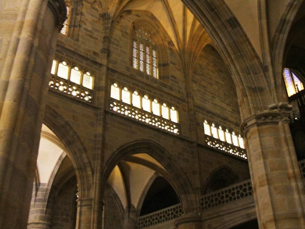 Church of San Antón: A Gothic Church in Bilbao 3 Church of San Antón