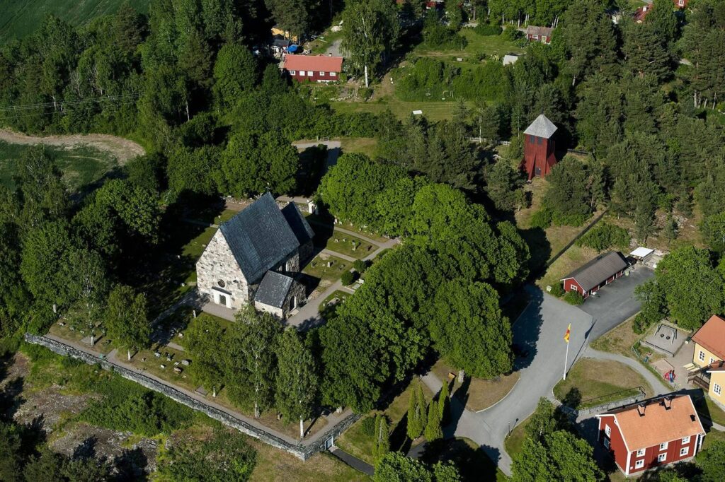 Össeby-Garns church