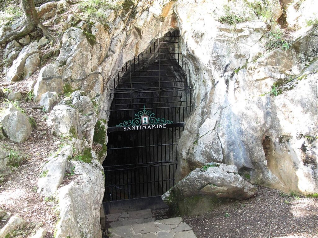 Santimamiñe Cave: A Prehistoric Site with Paleolithic Art 2 Santimamiñe kobazuloa