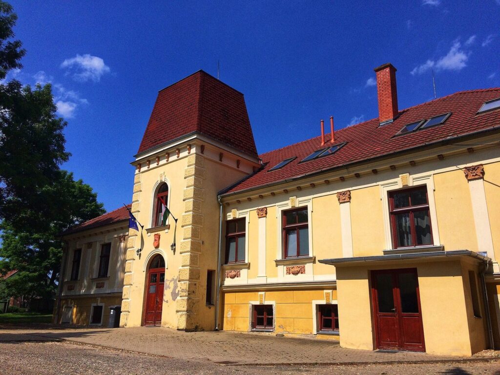 Seebach Mansion: A Baroque Residence and Village School in Rábahídvég 2 Seebach Mansion