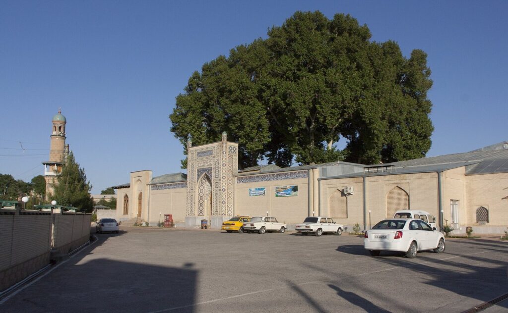 Khodzha Abdu-Derun Mausoleum: A Memorial and Religious Complex in Samarkand 1 Khodzha Abdu-Derun Mausoleum