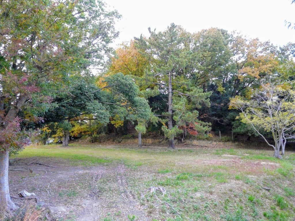 Maruhoyama Kofun: A Japanese Burial Mound in Osaka 2 Maruhoyama Kofun