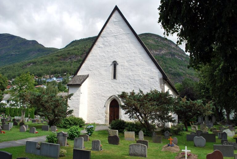 Vangen Church: A Medieval Stone Parish Church in Norway