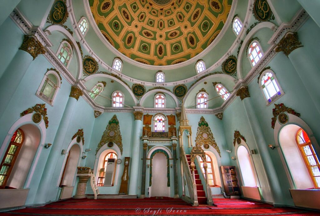 Kemeraltı Mosque: An Ottoman Mosque in İzmir 2 Kemeraltı Mosque