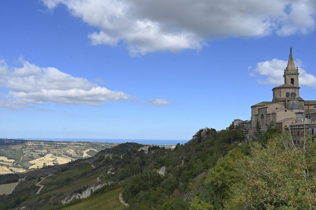 Ripatransone Cathedral: A Co-Cathedral and Minor Basilica in Italy 1 Ripatransone Cathedral