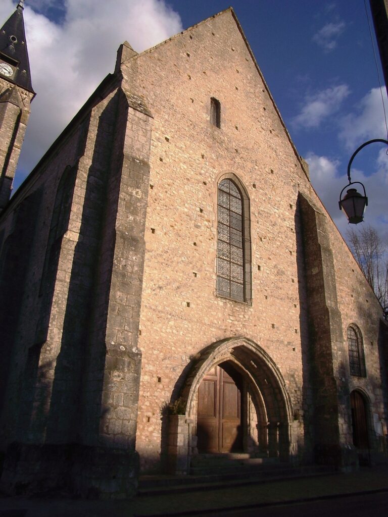 Milly-la-Forêt Collegiate Church: A Gothic Parish Church in France