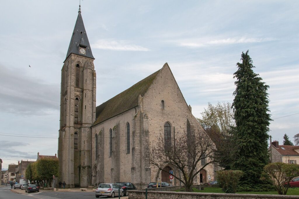Milly-la-Forêt Collegiate Church: A Gothic Parish Church in France 2 Milly-la-Forêt Collegiate Church