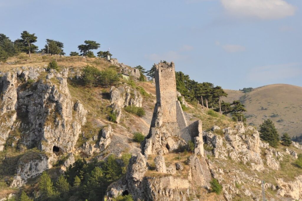 Piccolomini Tower: The Keep of Pescina’s Medieval Castle 1 Piccolomini Tower