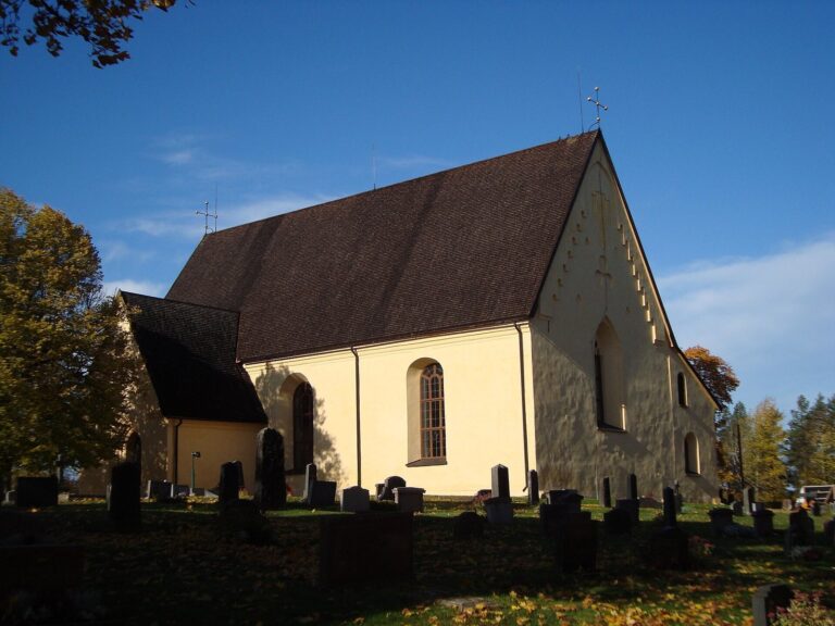 Möklinta Church: A Medieval Parish Church in Sweden