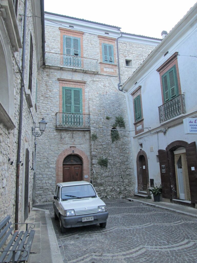 Casa Caracciolo: A Feudal Palace and the Birthplace of Saint Francis Caracciolo 1 Casa Caracciolo