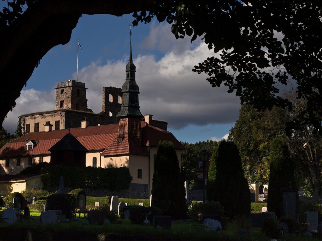 Stjärnorp Church: A Castle Chapel and Parish Church in Sweden 3 Stjärnorps kyrka