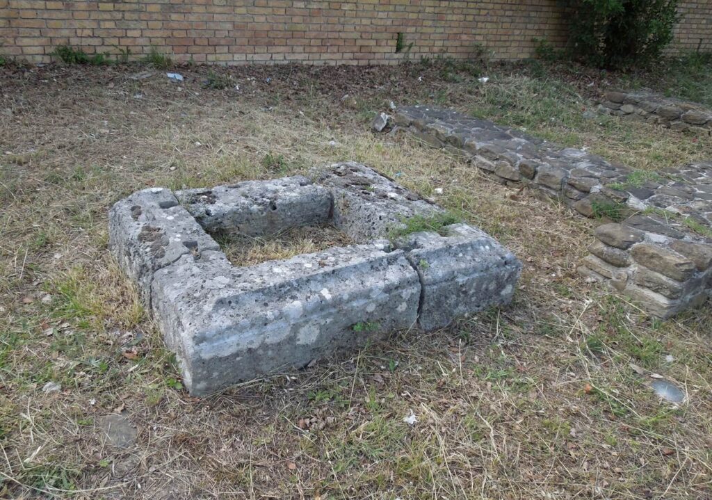 Necropolis of Ponte Messato: A Pre-Roman and Roman Burial Ground in Teramo 2 Necropolis of Ponte Messato