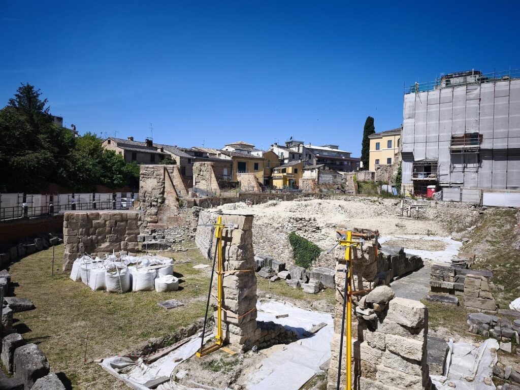 Roman Amphitheater of Teramo: An Ancient Arena 1 Roman amphitheater of Teramo