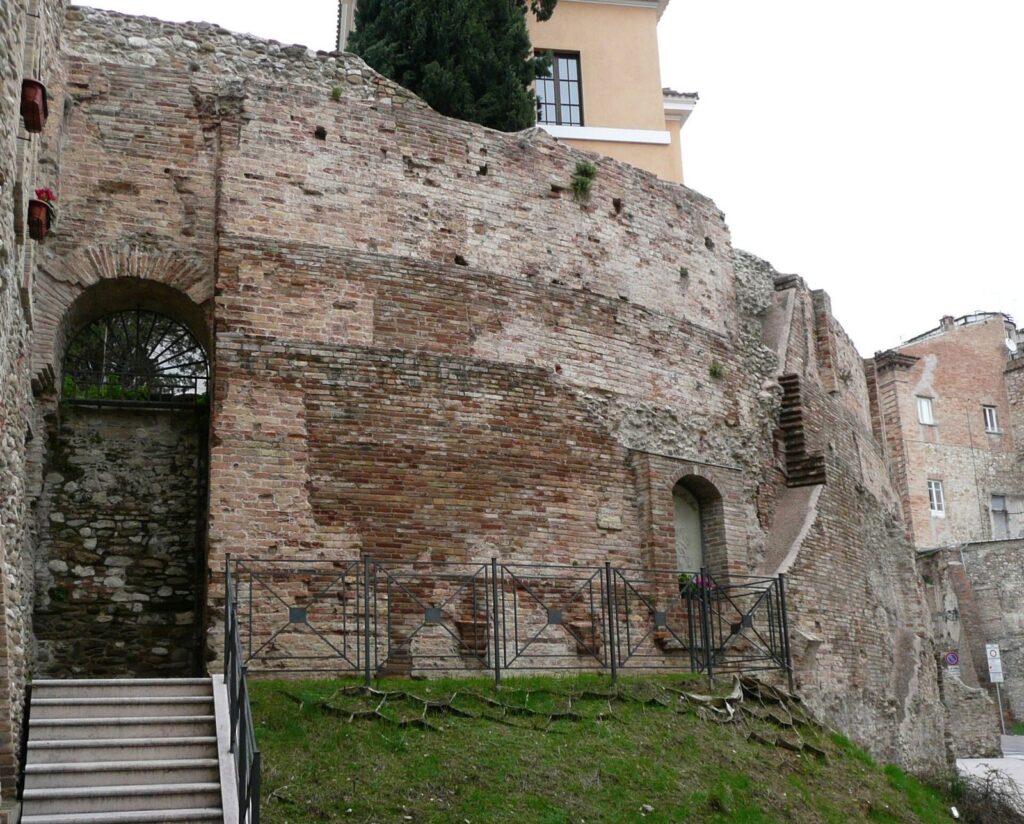 Roman Amphitheater of Teramo: An Ancient Arena 2 Roman amphitheater of Teramo