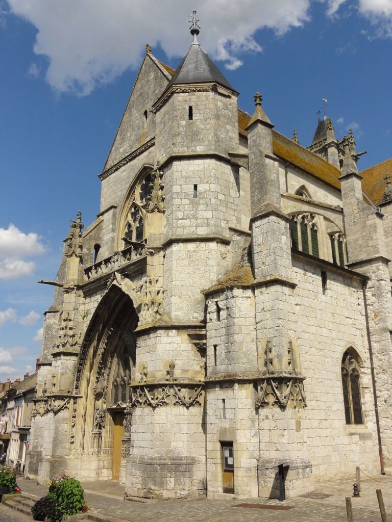 Notre-Dame Church, Moret-sur-Loing: A Gothic Catholic Church