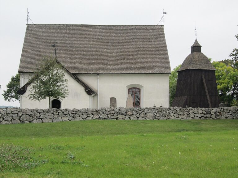 Lillkyrka Church: A Medieval Parish Church in Sweden
