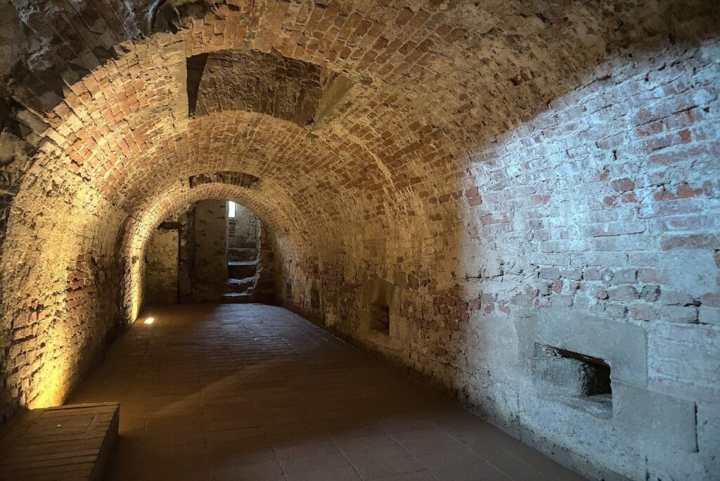 Bastion Parlascio: A Defensive Fortification in Pisa 1 Bastion Parlascio