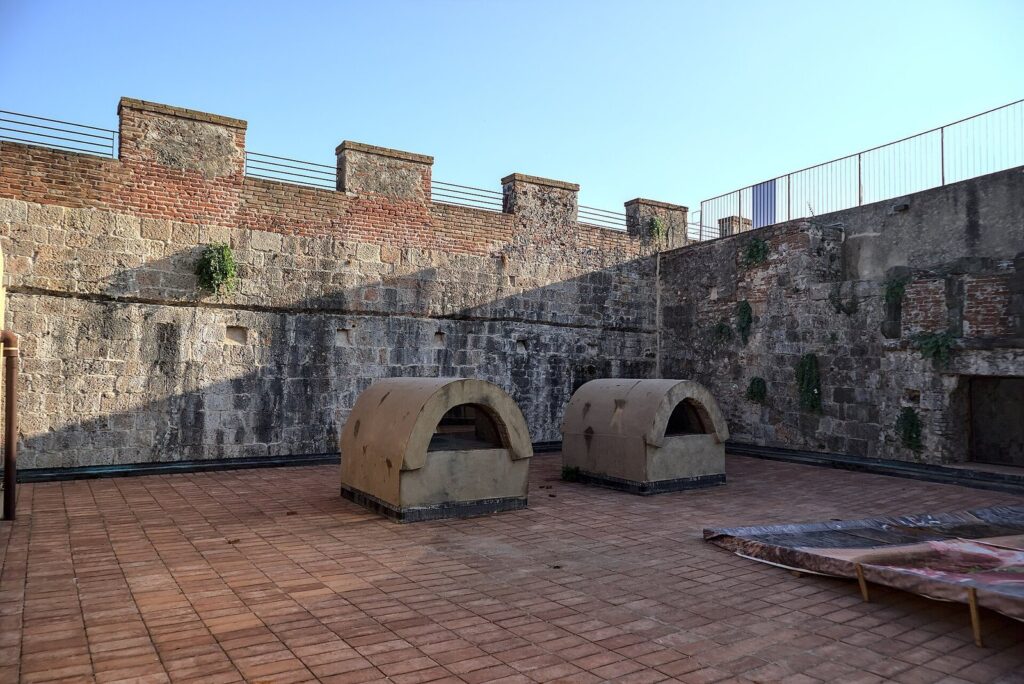 Bastion Parlascio: A Defensive Fortification in Pisa 2 Bastion Parlascio